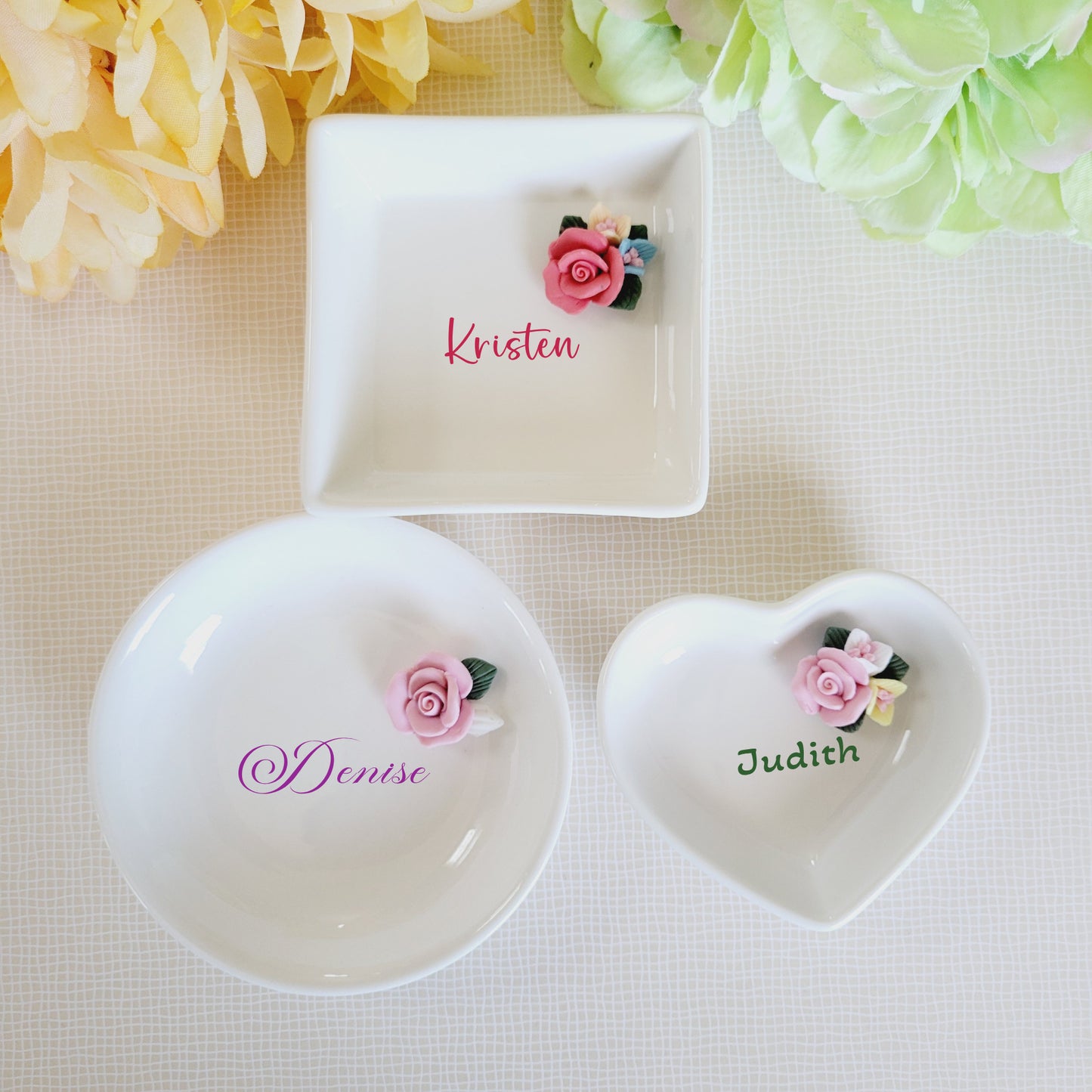 Personalized Name Ceramic Jewelry Holder with Clay Flower - Elegant Mother's Birthday Daughter Grandmother Gift - Hair Accessories Storage